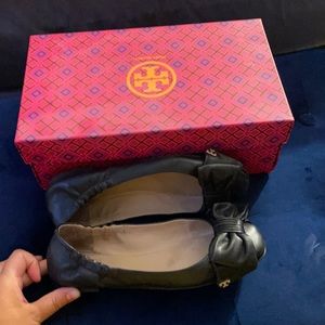 Tory Burch Divine Bow Driver Flat (Black)